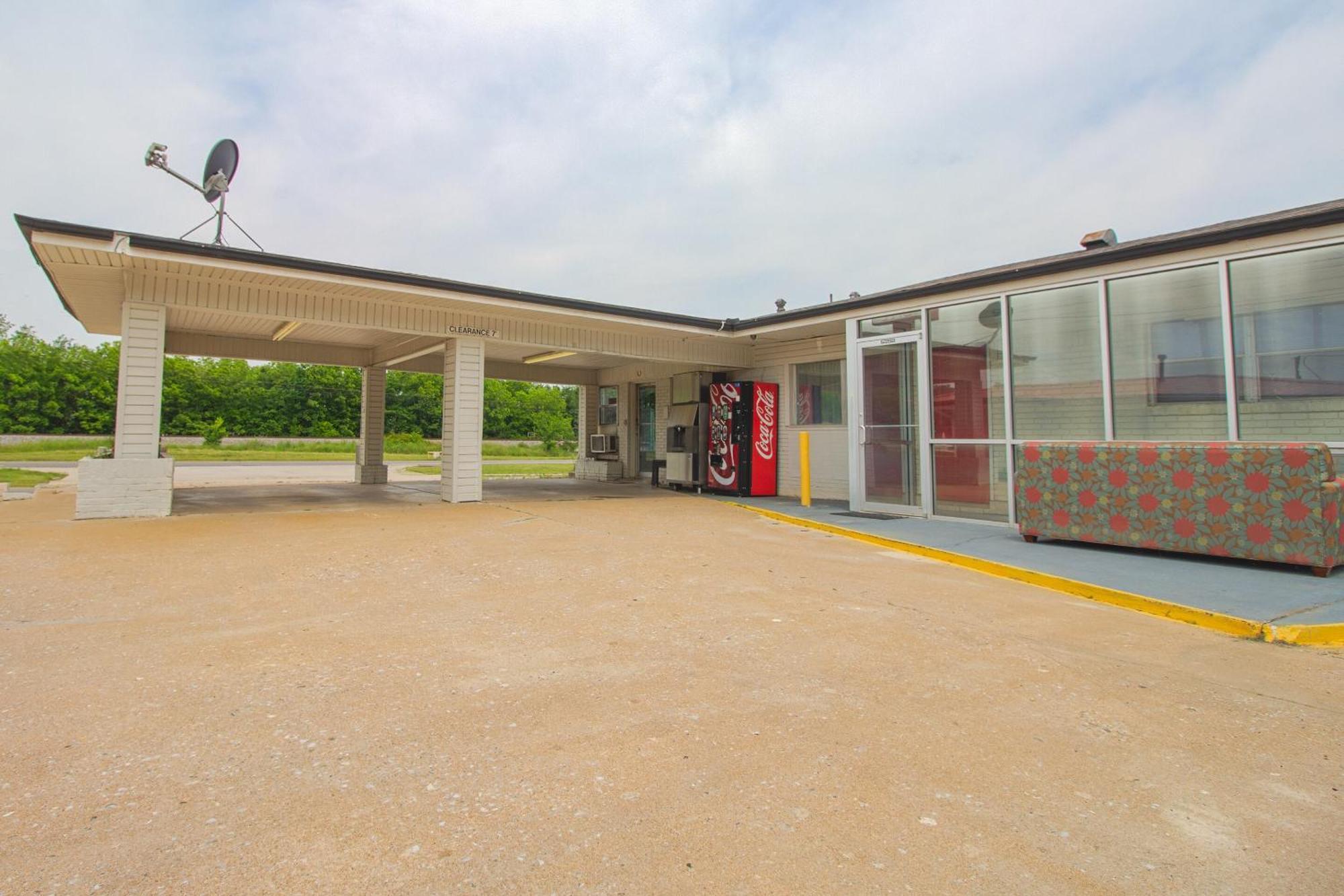 Oyo Hotel Mcalester Ok S Main St Ngoại thất bức ảnh