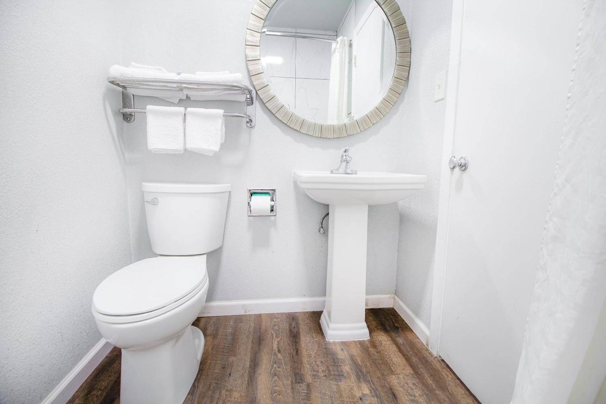 Oyo Hotel Mcalester Ok S Main St Ngoại thất bức ảnh