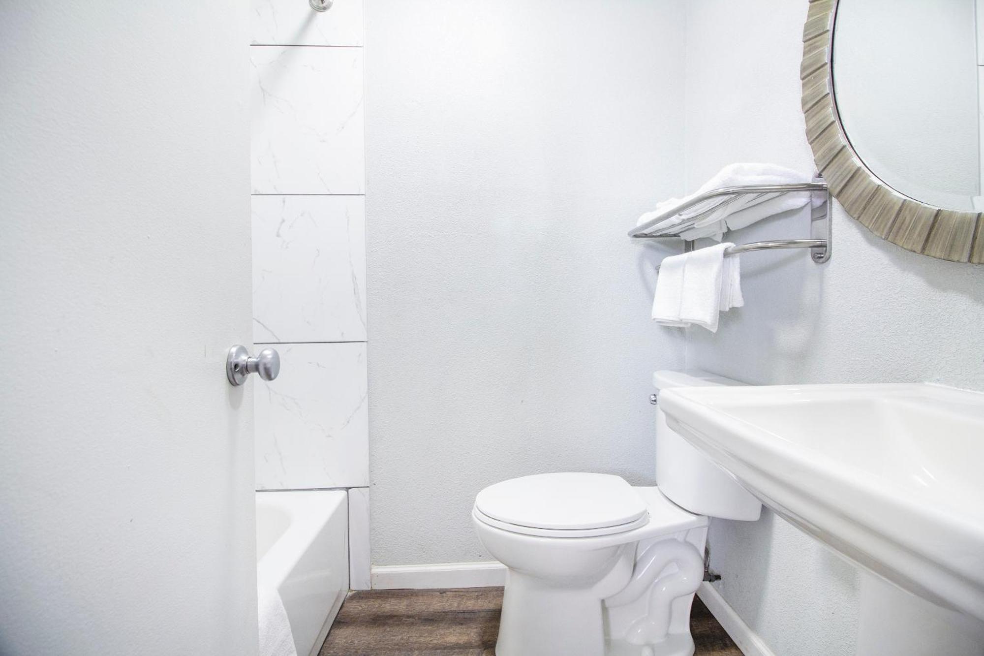 Oyo Hotel Mcalester Ok S Main St Ngoại thất bức ảnh