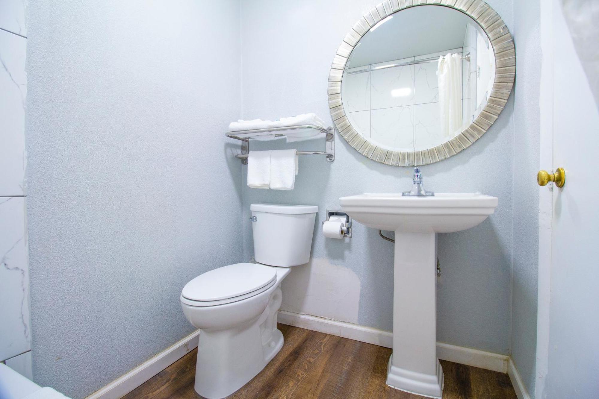 Oyo Hotel Mcalester Ok S Main St Ngoại thất bức ảnh